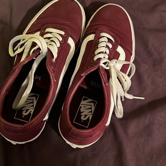 I am selling new vans size 8/5 only worn 3 times and is the color burgundy - Picture 2 of 6